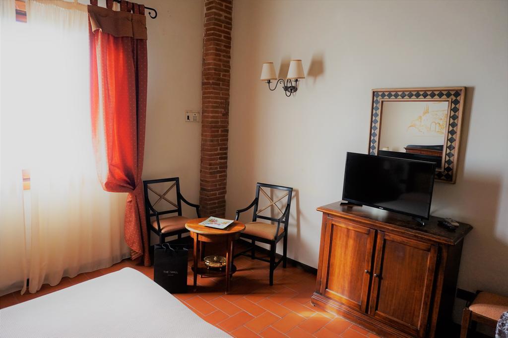 Agriturismo Antico Borgo Poggitazzi 로로시우펜나 외부 사진