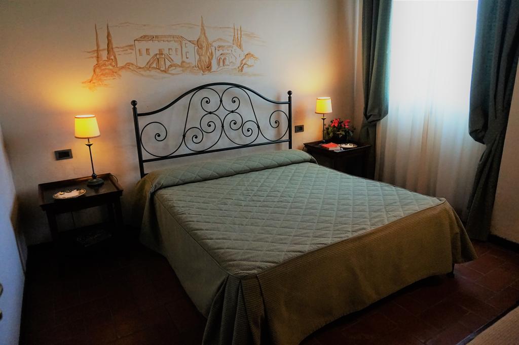 Agriturismo Antico Borgo Poggitazzi 로로시우펜나 외부 사진